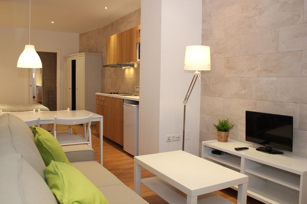 Apartamentos Clavero Málaga Oda fotoğraf