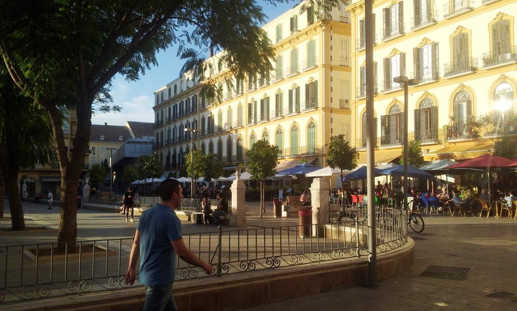 Apartamentos Clavero Málaga Oda fotoğraf