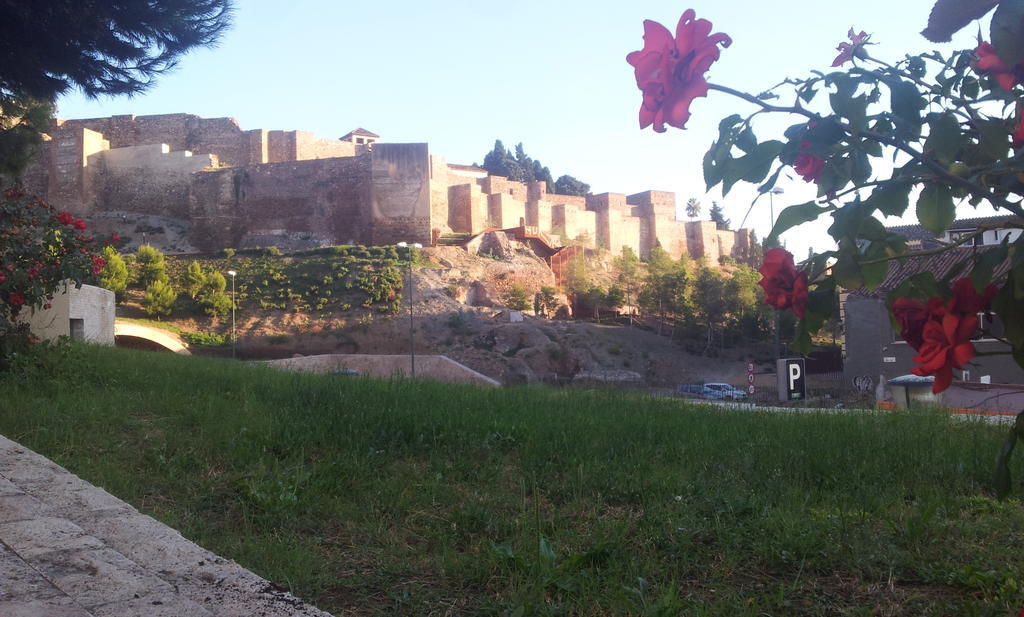Apartamentos Clavero Málaga Oda fotoğraf