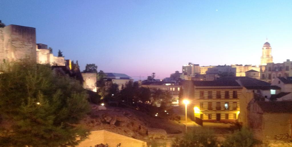 Apartamentos Clavero Málaga Oda fotoğraf