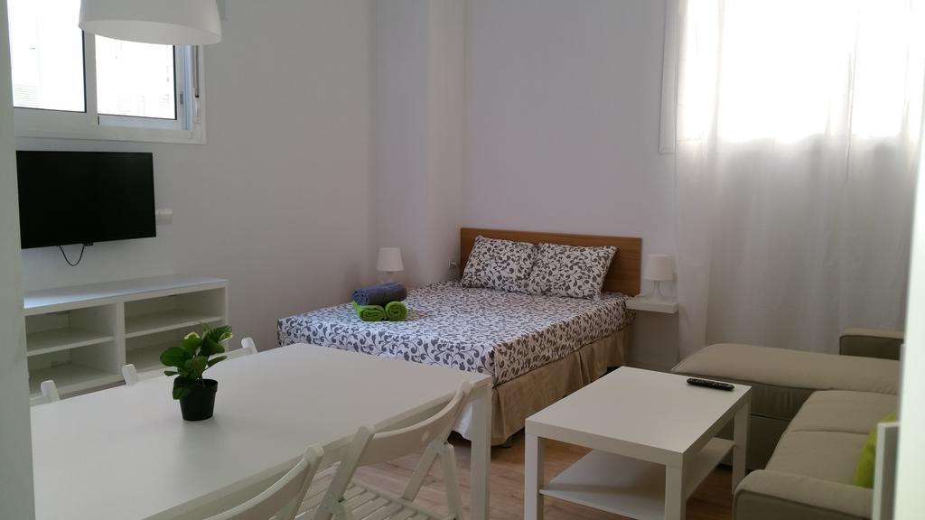 Apartamentos Clavero Málaga Dış mekan fotoğraf